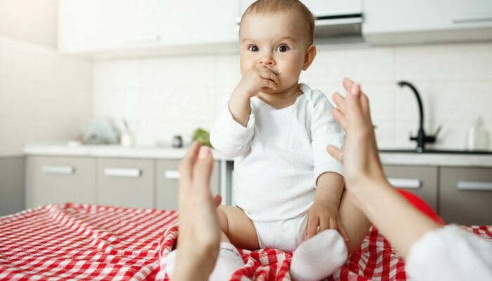 Cara Ampuh Meredakan Panas Dalam pada Bayi Secara Alami