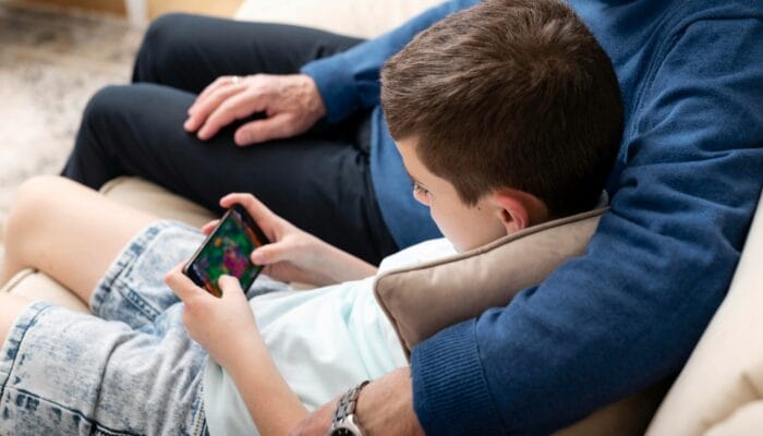 Cara Orang Tua Mengatasi Kecanduan Game pada Anak dengan Efektif