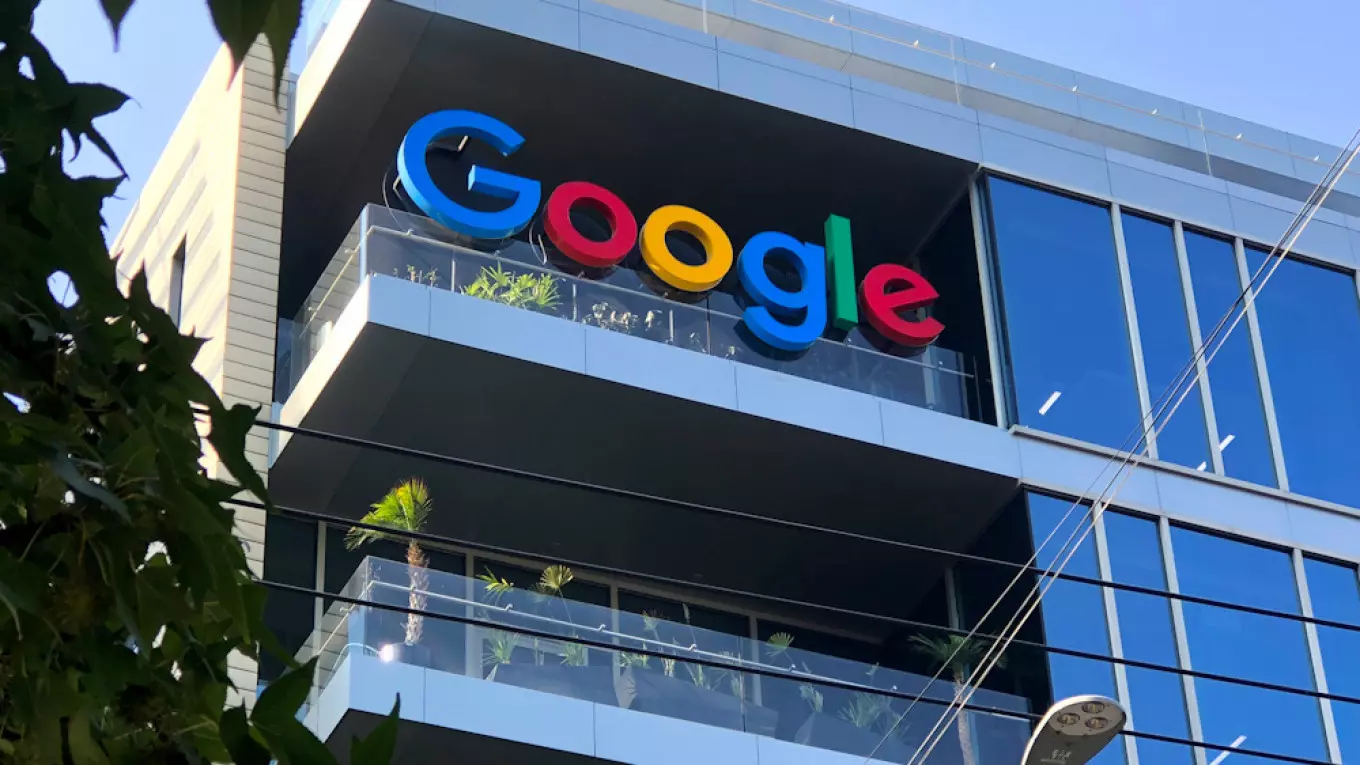Google, Raksasa Teknologi yang Terancam Jatuh dari Tahta