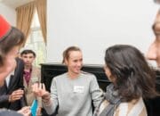 10 Kebiasaan yang Bikin Orang Lain Tidak Suka Tanpa Disadari