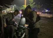 Polres Bima Kota Gelar Razia, Sita Puluhan Botol Miras dan Senjata Tajam