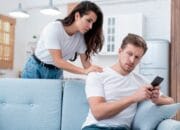 10 Tanda Cowok Manipulatif yang Harus Kamu Waspadai