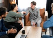 8 Cara Perempuan Bijaksana Menjadi Penengah yang Hebat