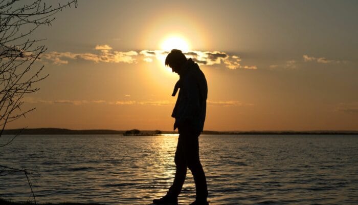 Cowok Melankolis, Integritas dan Keteguhan yang Memikat Hati