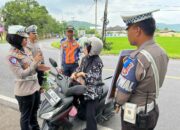 Tertib Lalu Lintas, Dapat Sayur! Operasi Unik Polres Lombok Barat