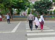 Pastikan Keselamatan Murid Sekolah, Sat Lantas Polres Bima Kota Gatur Lalin Pagi