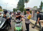 Tebar Kebaikan di Ramadhan Penuh Magfirah, Kapolres Bima Kota Bersama Bhayangkari Berbagi Takjil