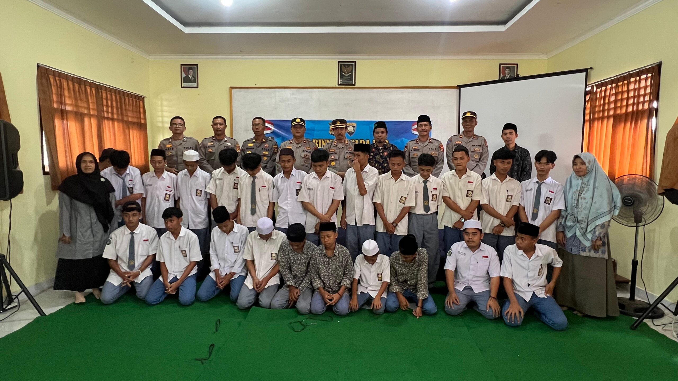 Polda NTB dan Kemenag Lombok Barat Sosialisasikan Empat Pilar Kebangsaan di Pesantren Darussalam