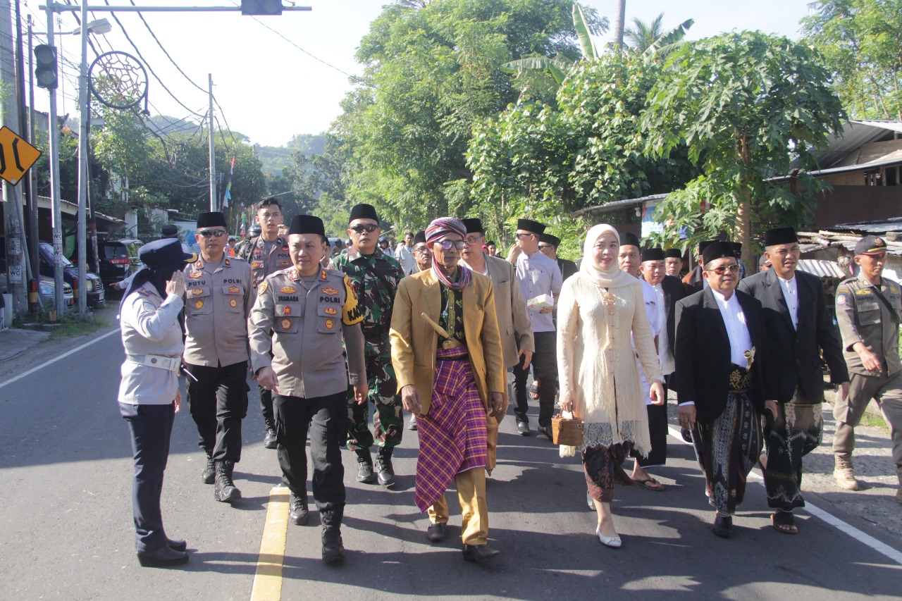 Polres Lombok Barat Jamin Keamanan Perayaan Tradisi Lebaran Topat 2025
