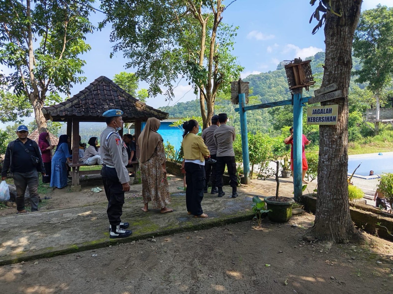 Patroli Intensif Polisi Jaga Keamanan Wisatawan Lebaran Topat di Lombok Barat