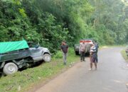 Polsek Langgudu Laksanakan Patroli Dialogis dan Bantu Warga yang Kendaraannya Terperosok ke Got