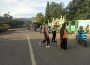 Personel Polsek Rasanae Barat Laksanakan Giat Rawan Pagi/Strong Point di Depan MTsN 1 Kota Bima