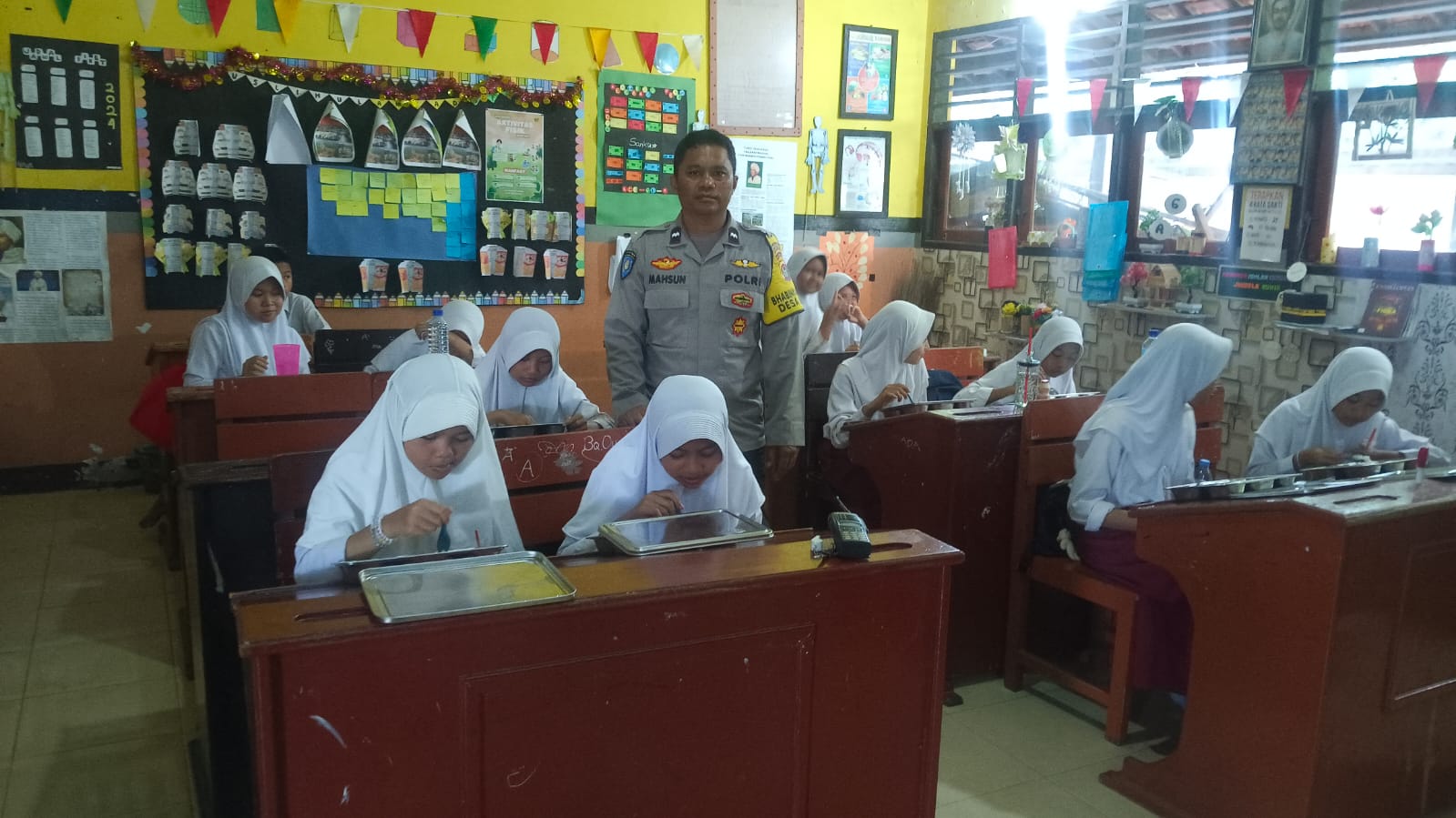 Gizi Anak Jadi Prioritas: Pemkab Lombok Barat Distribusikan MBG