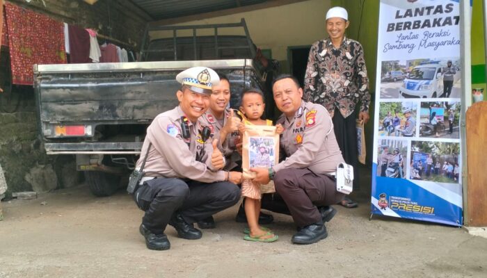Polres Lombok Barat Gelar Program Lantas Berbakat: Edukasi Keselamatan Berlalu Lintas di Dusun Embung