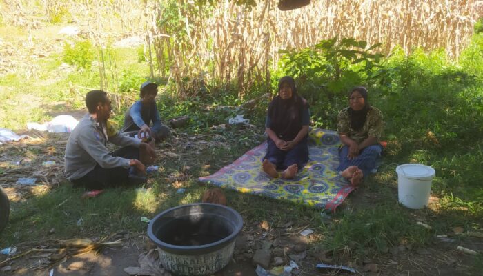 Bhabinkamtibmas Batu Putih Dukung Ketahanan Pangan Sekotong