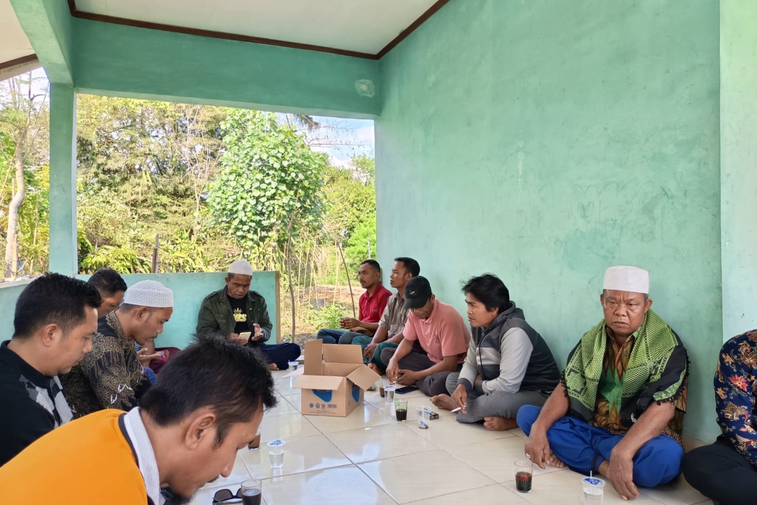 Bhabinkamtibmas Kedaro Kawal Penyaluran Bibit untuk Kemandirian Pangan Sekotong