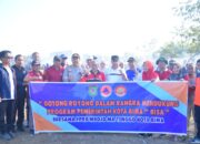 Polres Bima Kota Laksanakan Gotong Royong di Areal Pasar Amahami Dukung Program “KOTA BIMA BISA”