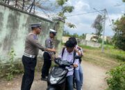 Disiplinkan Pelajar, Satlantas Lotara Laksanakan Razia di Simpang Tiga KPU