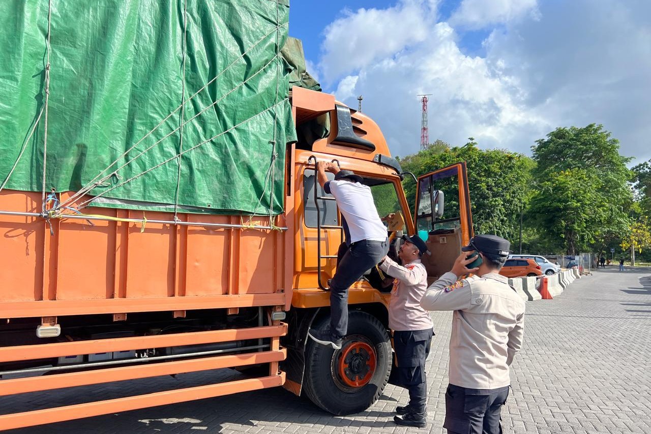 Polsek Kawasan Pelabuhan Lembar Jaga Kelancaran Arus Logistik dari Surabaya