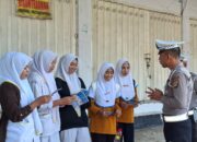 Sat Lantas Polres Bima Kota Gelar Himbauan Keselamatan Berlalulintas dan Bagikan Brosur