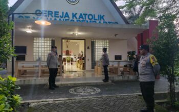 Polres Loteng Laksanakan Pengamanan Malam Natal di Sejumlah Gereja dan Tempat Ibadah