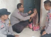 Polri Humanis! Polres Lombok Barat Salurkan Tongkat untuk Lansia dan Penyandang Lumpuh