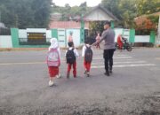 Jamin Keselamatan Anak Sekolah, Polsek Rhee Gelar Rawan Pagi di Jalur Lintas Sumbawa-Tano