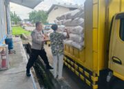 Polsek Gerung Kawal 7 Ton Jagung Petani ke BULOG NTB