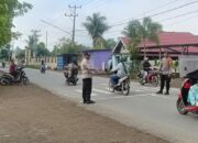 Rawan Pagi, Polsek Woha Laksanakan Pengaturan Arus Lalulintas di depan SMAN I Woha