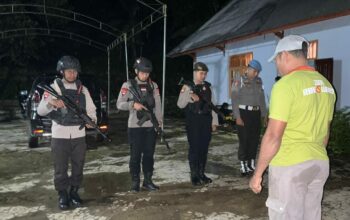 Personel Pospam Operasi Lilin Rinjani 2025 Polres Bima Intensifikan Patroli Pengamanan di Area Gereja protestan Kemah Injil Bukit Siong .