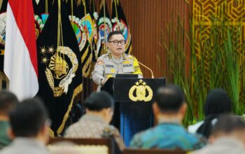 Berantas Kejahatan Transnasional, Polri Tangkap dan Serahkan 14 Buron Interpol Red Notice