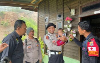 Respon Cepat Polres Aceh Tengah Tembus Wilayah Terisolir, Pastikan Kondisi Bayi Sehat dan Layani Kesehatan Warga