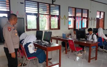 Polsek Woha Laksanakan Pengamanan Ujian Calon Siswa Baru SMA Kemala Taruna Bhayangkara di SMPN I Woha