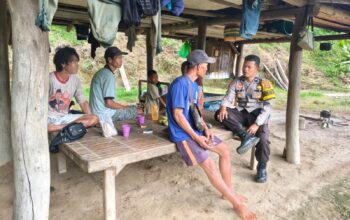 Bhabinkamtibmas Desa Kalimantong Sosialisasikan Bahaya TPPO kepada Masyarakat