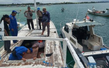 Singgah di Pulau Maringkik, 6 Orang Imigran Gelap Ditangkap Polisi dan diserahkan ke Imigrasi.
