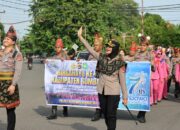 Polres Sumbawa Kawal Ribuan Peserta Karnaval “Batedung Tuntang” Rayakan HUT Sumbawa Ke-67