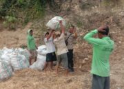Bhabinkamtibmas Desa Rababaka Pantau Panen Jagung, Dorong Petani Dukung Ketahanan Pangan Nasional