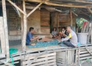 Bhabinkamtibmas Desa Raba Sambangi Warga Binaan, Ajak Jaga Kamtibmas