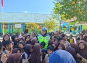 Unit Kamsel Satlantas Polres Bima Kota Edukasi Pelajar SDN 28 Melayu melalui Program Police Goes To School