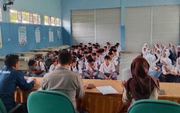 Cetak Generasi Tangguh, Sat Binmas Polres Lombok Barat Gembleng Siswa SMKN 1 Sekotong Lewat Saka Bhayangkara
