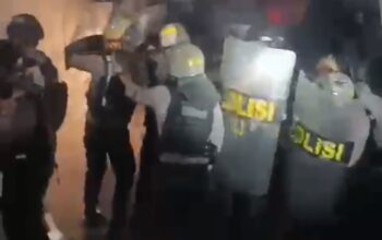 Polisi Sigap Evakuasi Terduga Curanmor dari Amukan Massa di Lombok Timur