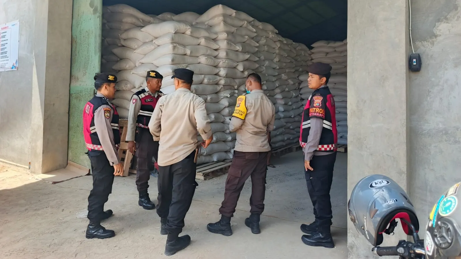 Polres Lombok Barat Kawal Ketat Distribusi 8 Ton Jagung ke Bulog