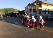 Berikan Rasa Aman bagi Siswa Sekolah, Polsek Rhee Intensifkan Pengaturan Lalu Lintas Pagi