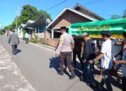 Bhabinkamtibmas Polsek Batu Lanteh Sambangi Rumah Duka Imam Masjid Desa Klungkung