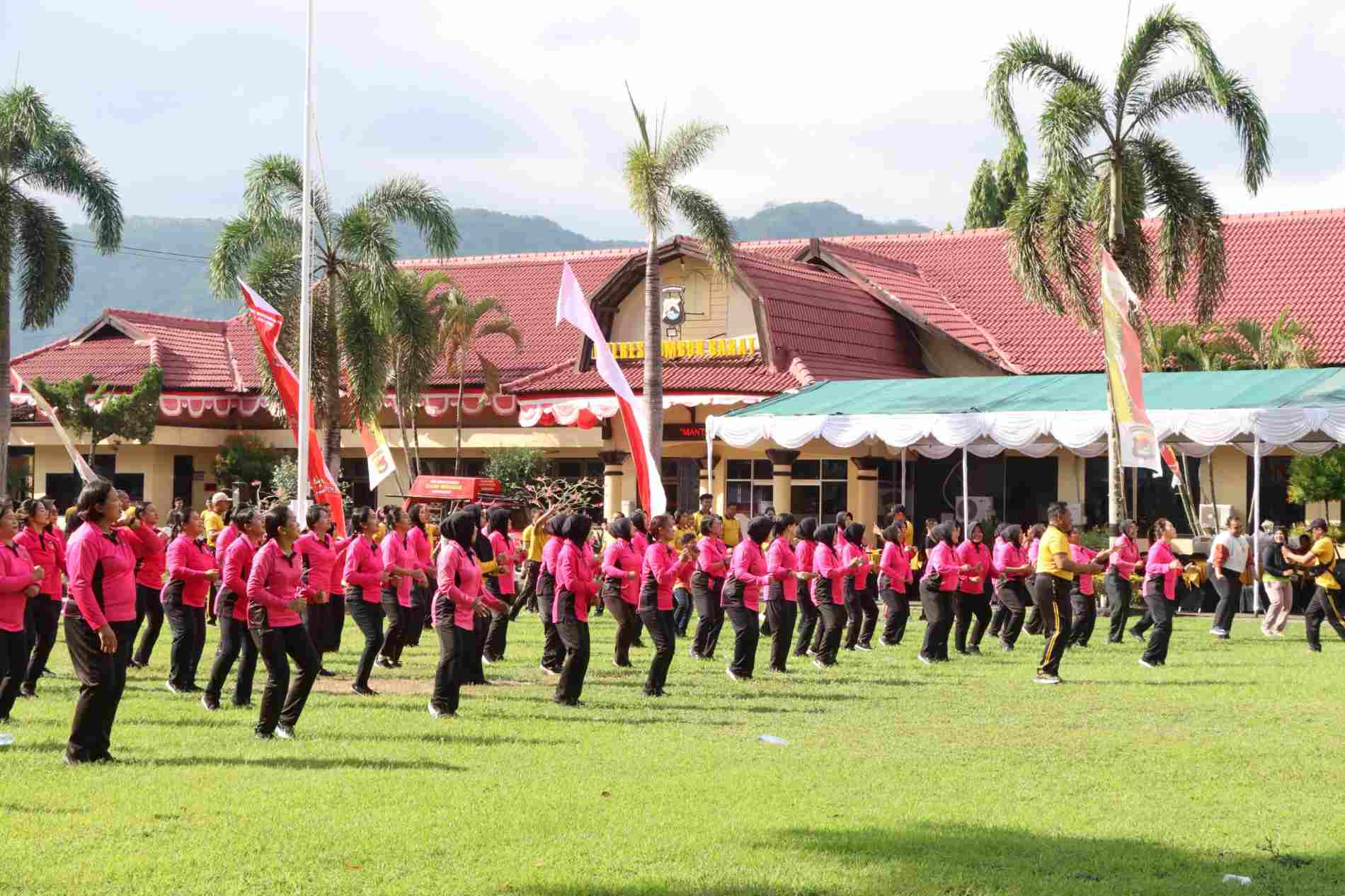 Meriah, Olahraga Bersama HUT Bhayangkara ke-80 di Polres Lombok Barat