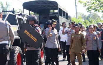 Sikat Habis Peredaran Narkoba, Polres Sumbawa Gerebek Kampung Rawan Narkoba di Moyo Hilir