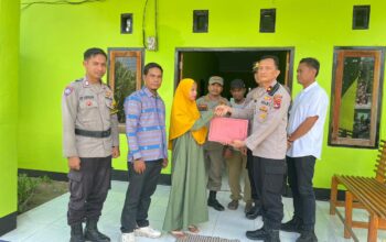 POLRES DOMPU SALURKAN BANTUAN SOSIAL KEPADA KELUARGA KORBAN PENGANIAYAAN, WUJUD KEPEDULIAN DAN EMPATI ANGGOTA POLRI