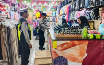 Lampu Biru Keliling: Patroli Blue Light Polsek Pemenang Kunci Pertokoan Pemenang Barat*